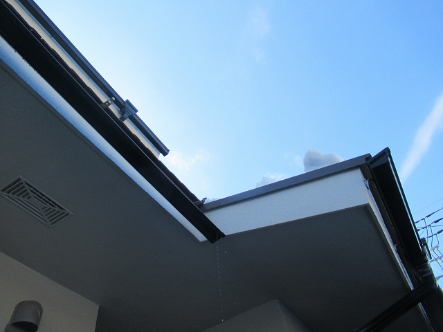 甲府市　雪害雨樋破損